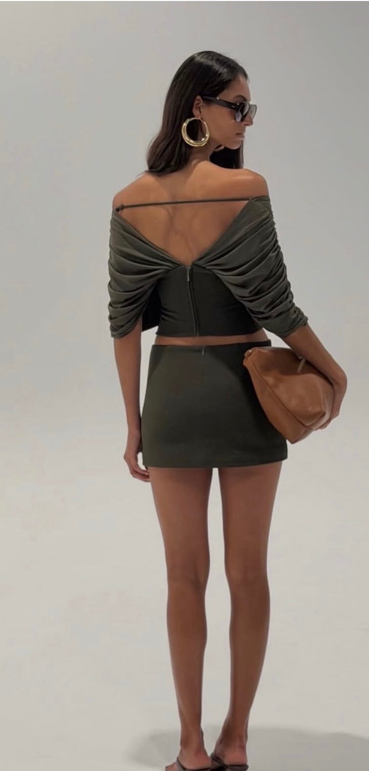 Neve set by Ance Gria available for hire in Tanilba bay , NSW